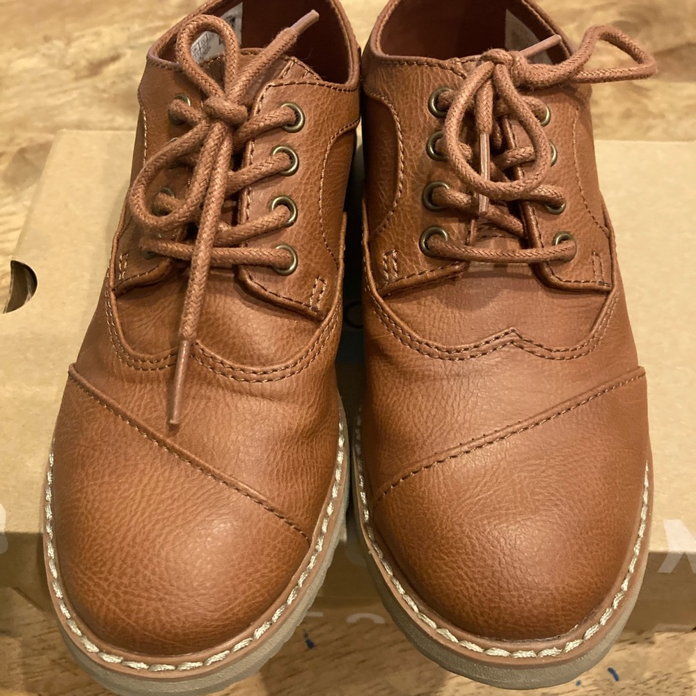 Toms Brogue Dress Shoes Youth Size 1.5